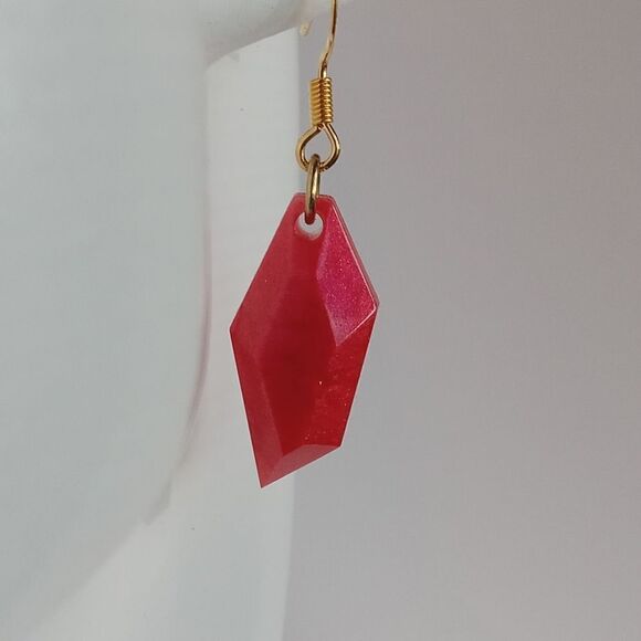 Bright pink geometric resin earrings - Picture 1 of 3